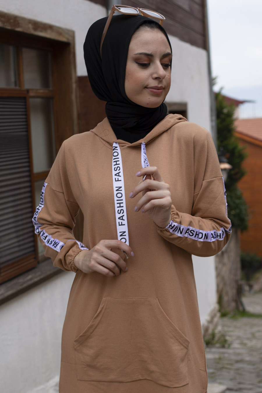 Şerit Detaylı Spor Takım - Krem
