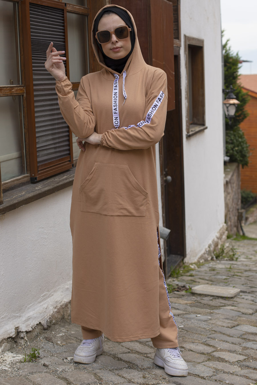 Şerit Detaylı Spor Takım - Krem