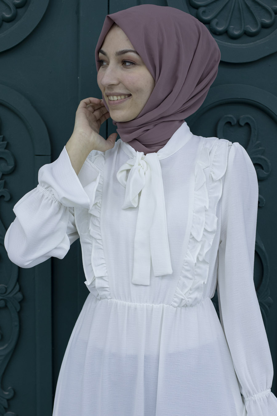 Yakası Fırfırlı Tesettür Elbise - Beyaz
