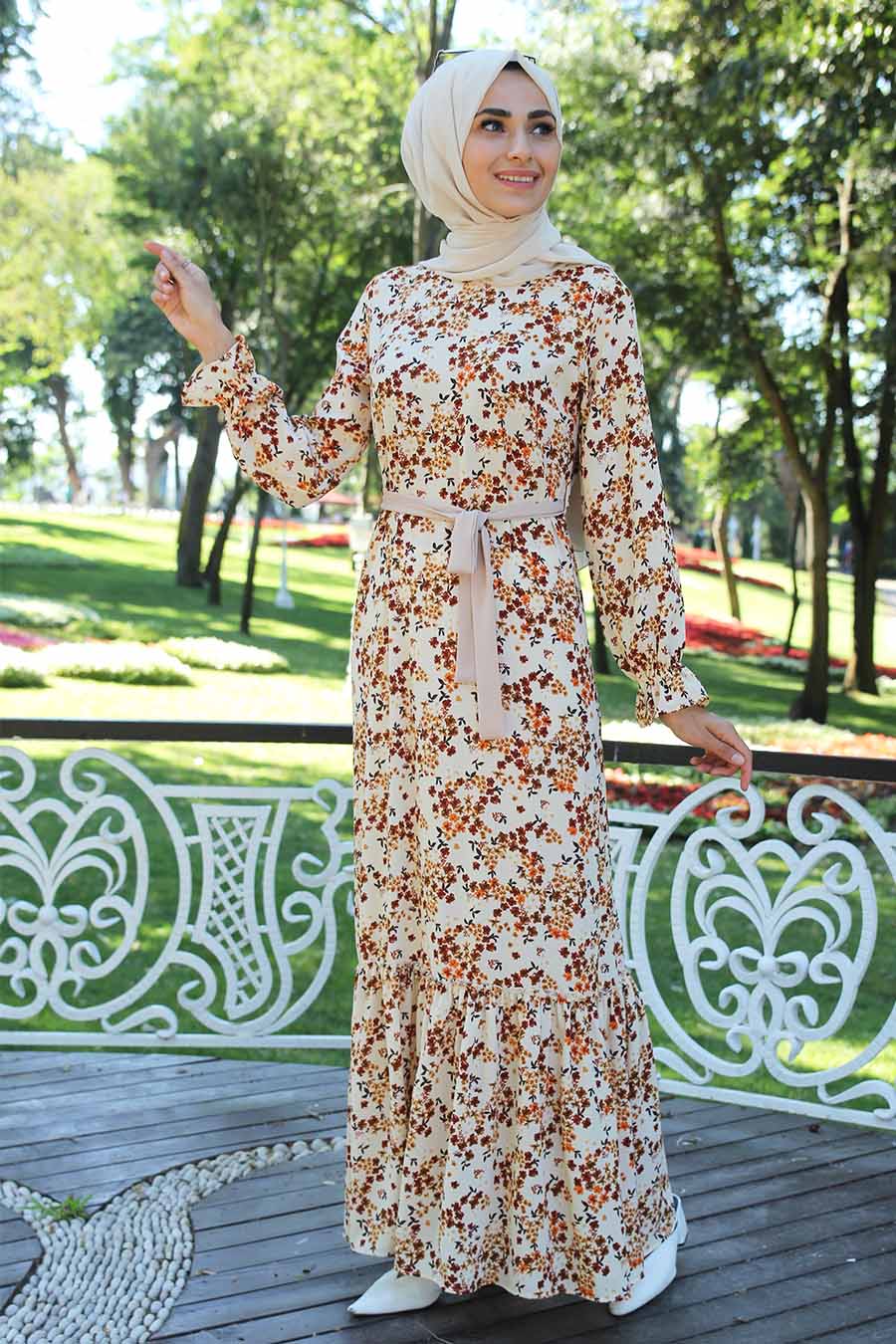 Etek Ucu Fırfırlı Çiçek Desenli Tesettür Elbise - Krem