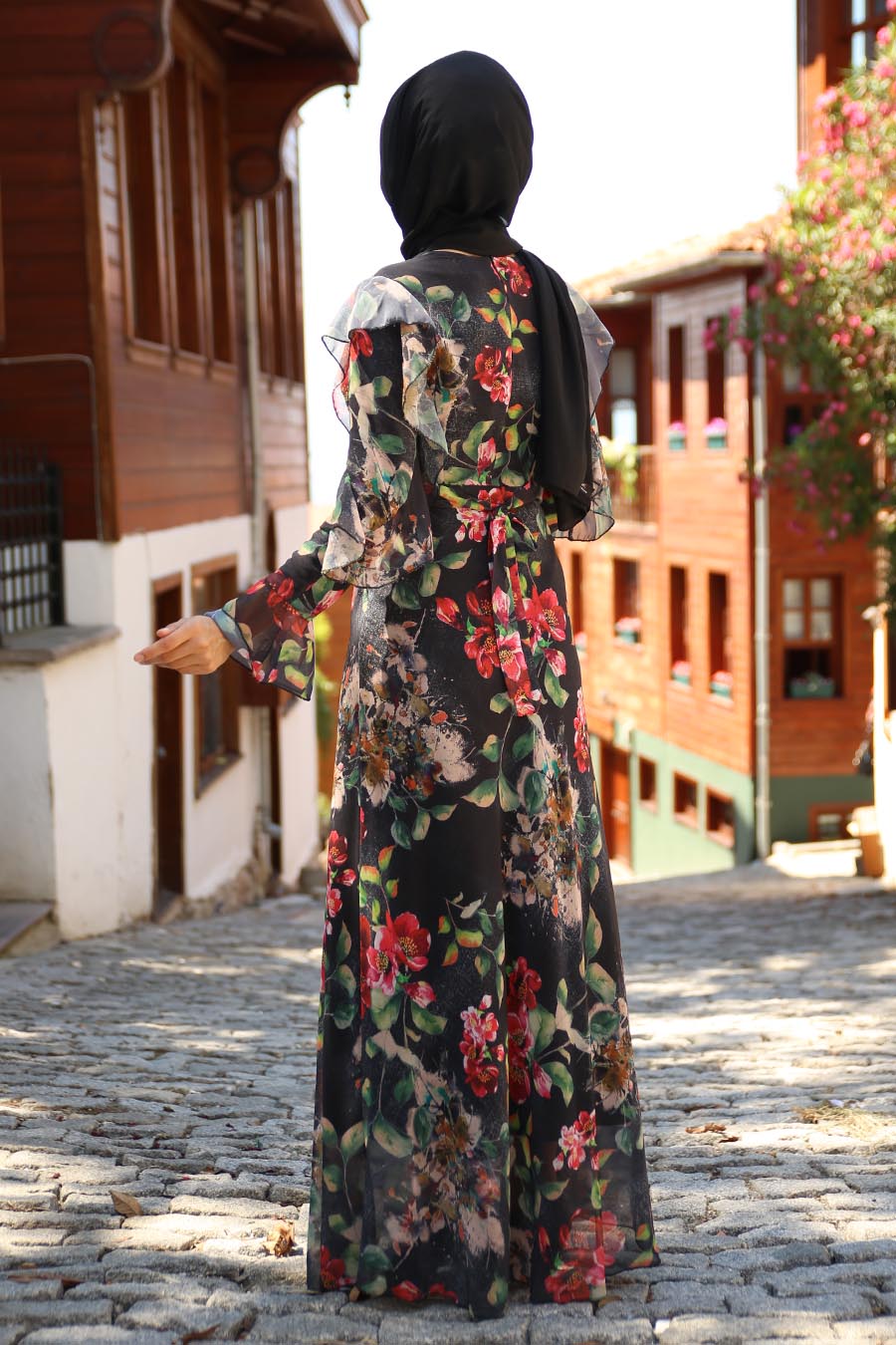  Çiçekli Fırfırlı Tesettür Elbise - Siyah