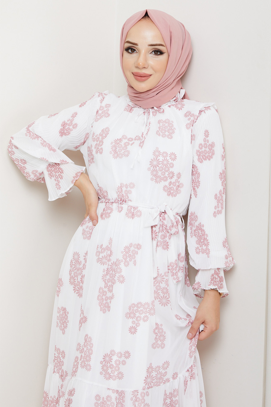 Papatya Desenli Tesettür Elbise - PEMBE Papatya Desenli Tesettür Elbise - PEMBE