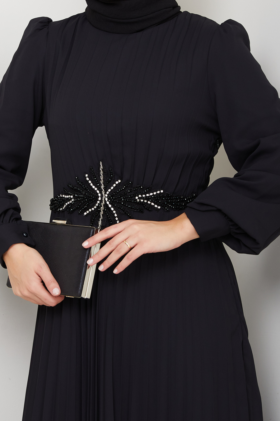 Çiçek Detaylı Tesettür Abiye Elbise -SİYAH