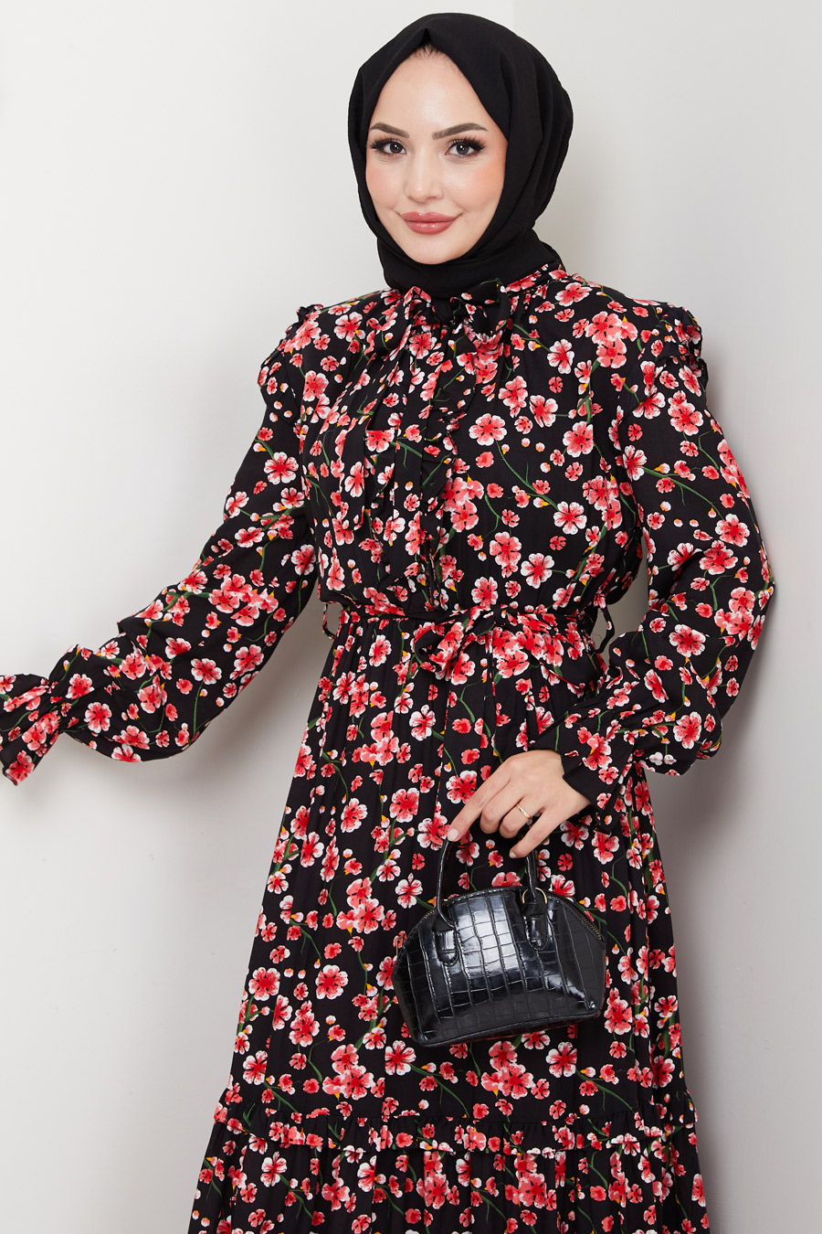 Çiçek Desenli Tesettür Elbise - SİYAH