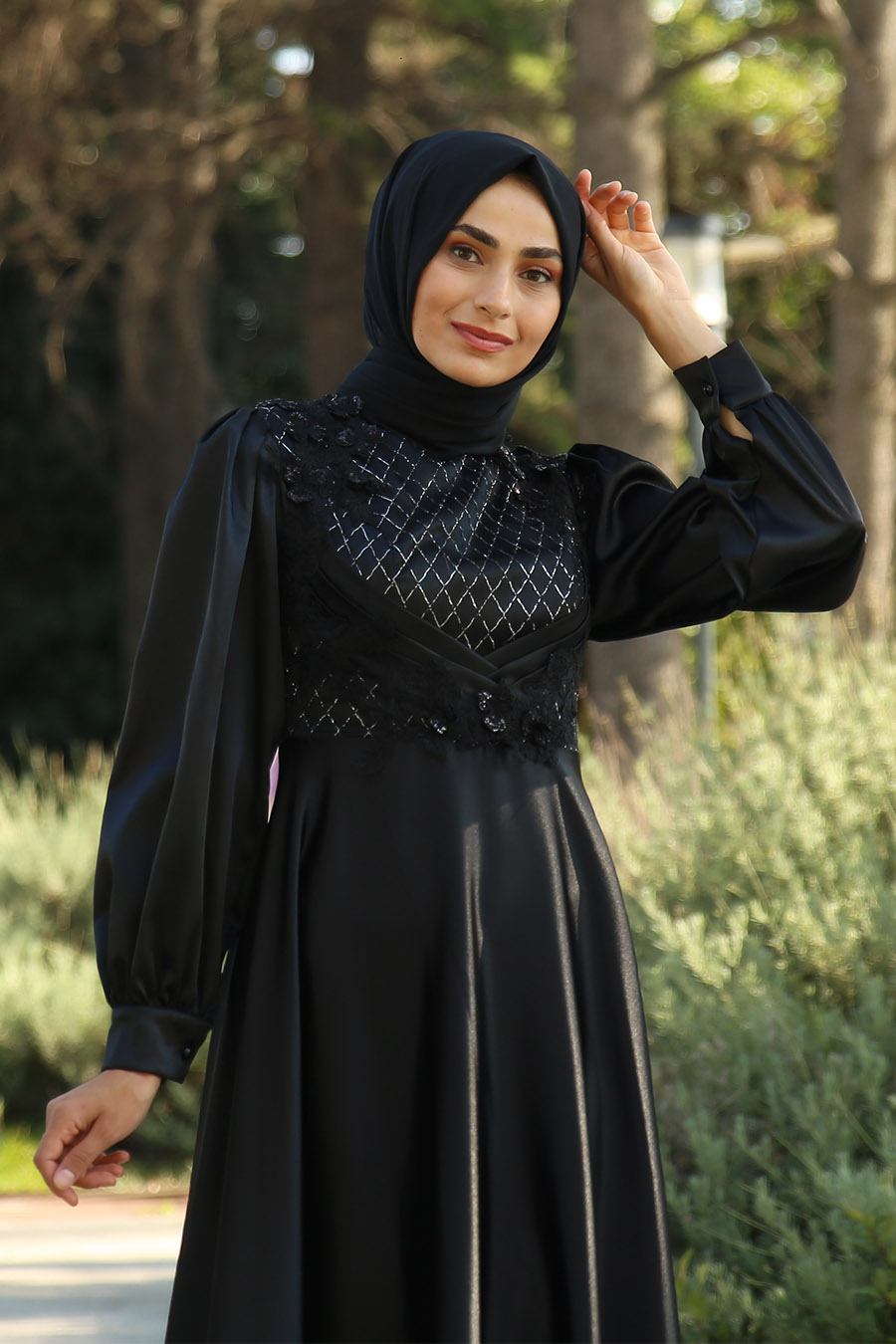 Çiçek Detaylı Tesettür Abiye Elbise - Siyah