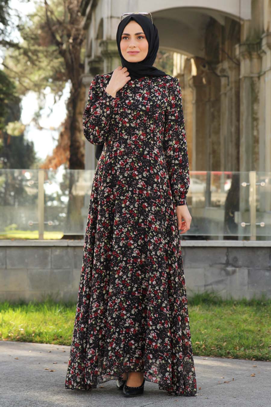 Çiçekli Tesettür Elbise - Siyah