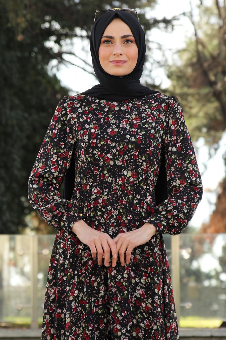 Çiçekli Tesettür Elbise - Siyah