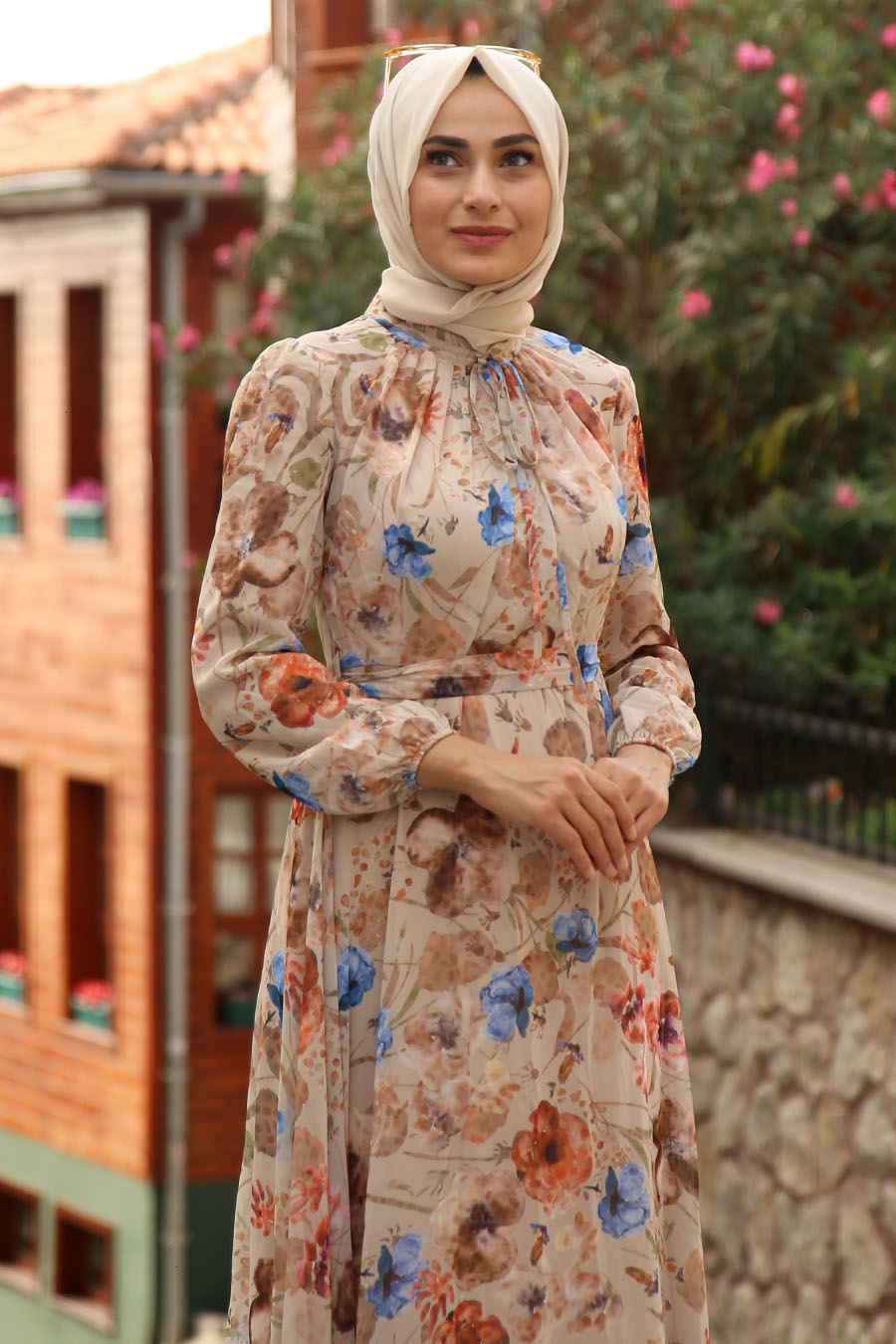  Çiçekli Tesettür Elbise - Bej 
