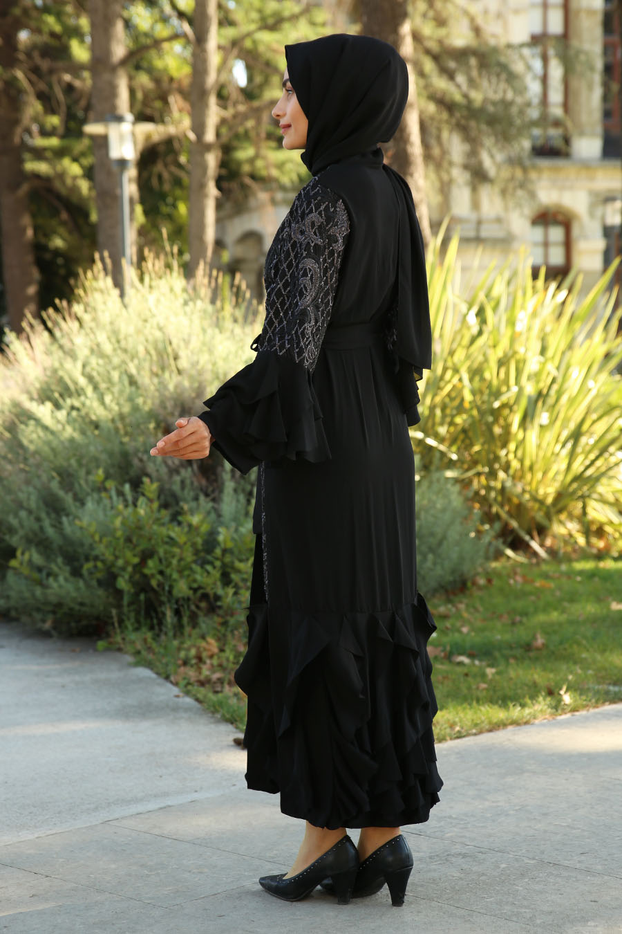 Fırfır Detaylı Desenli Abaya - Siyah
