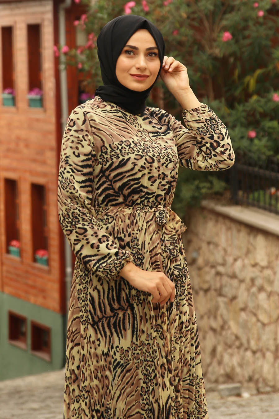 Desenli Tesettür Elbise - Leopar Desenli Tesettür Elbise - Leopar