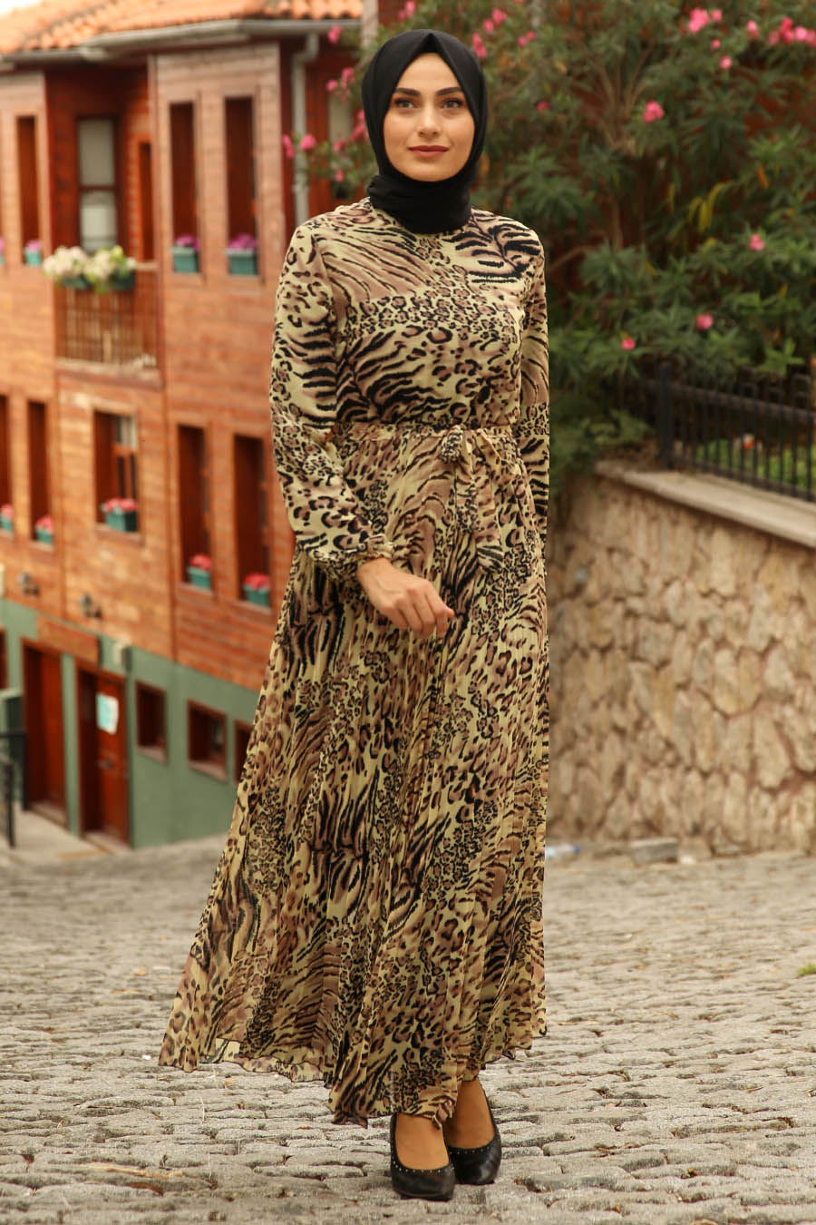 Desenli Tesettür Elbise - Leopar Desenli Tesettür Elbise - Leopar
