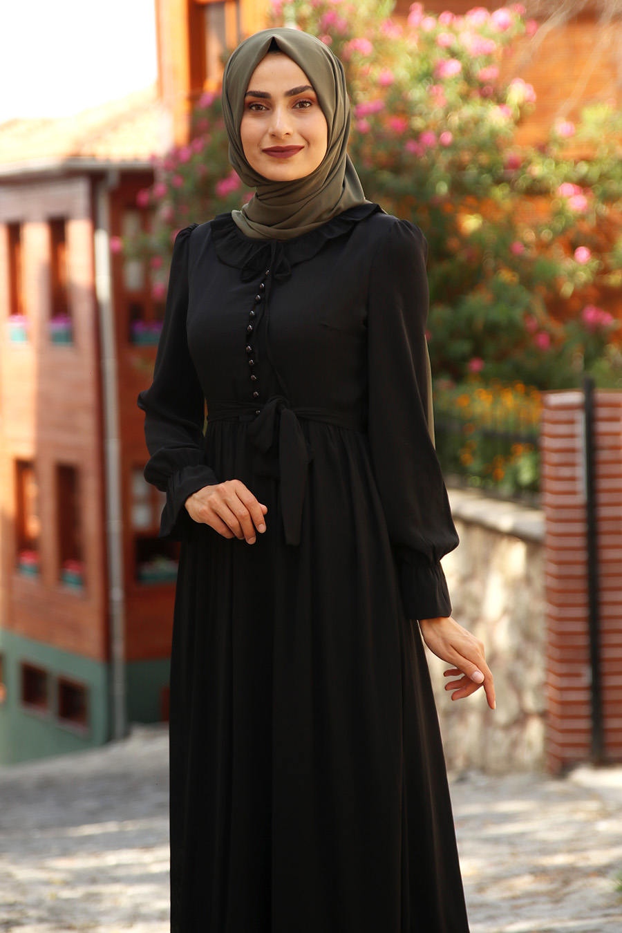 Fırfırlı Düğmeli Tesettür Elbise - Siyah