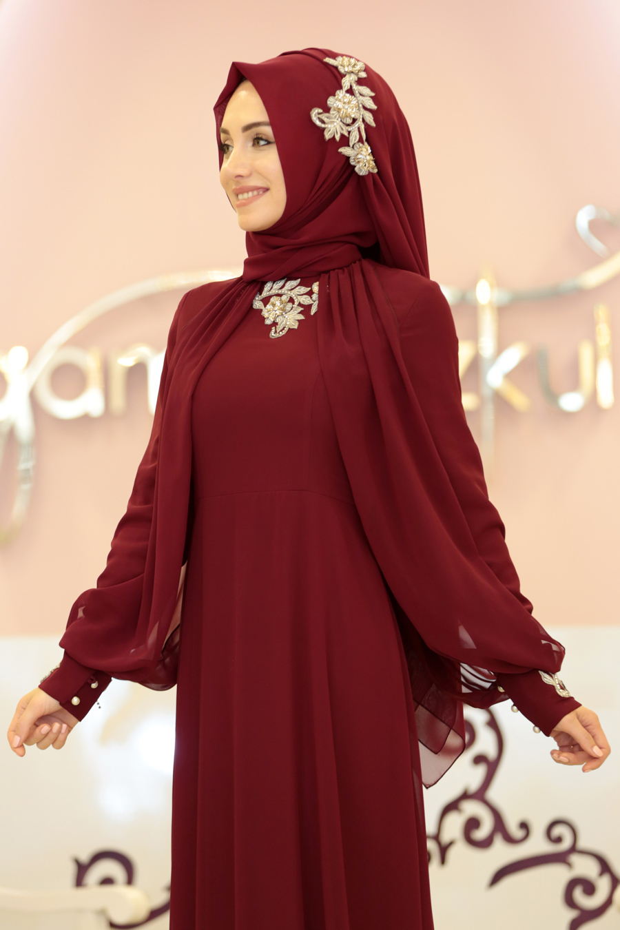 Gamze Özkul - Kuğu Tesettür Abiye - Bordo Gamze Özkul - Kuğu Tesettür Abiye - Bordo