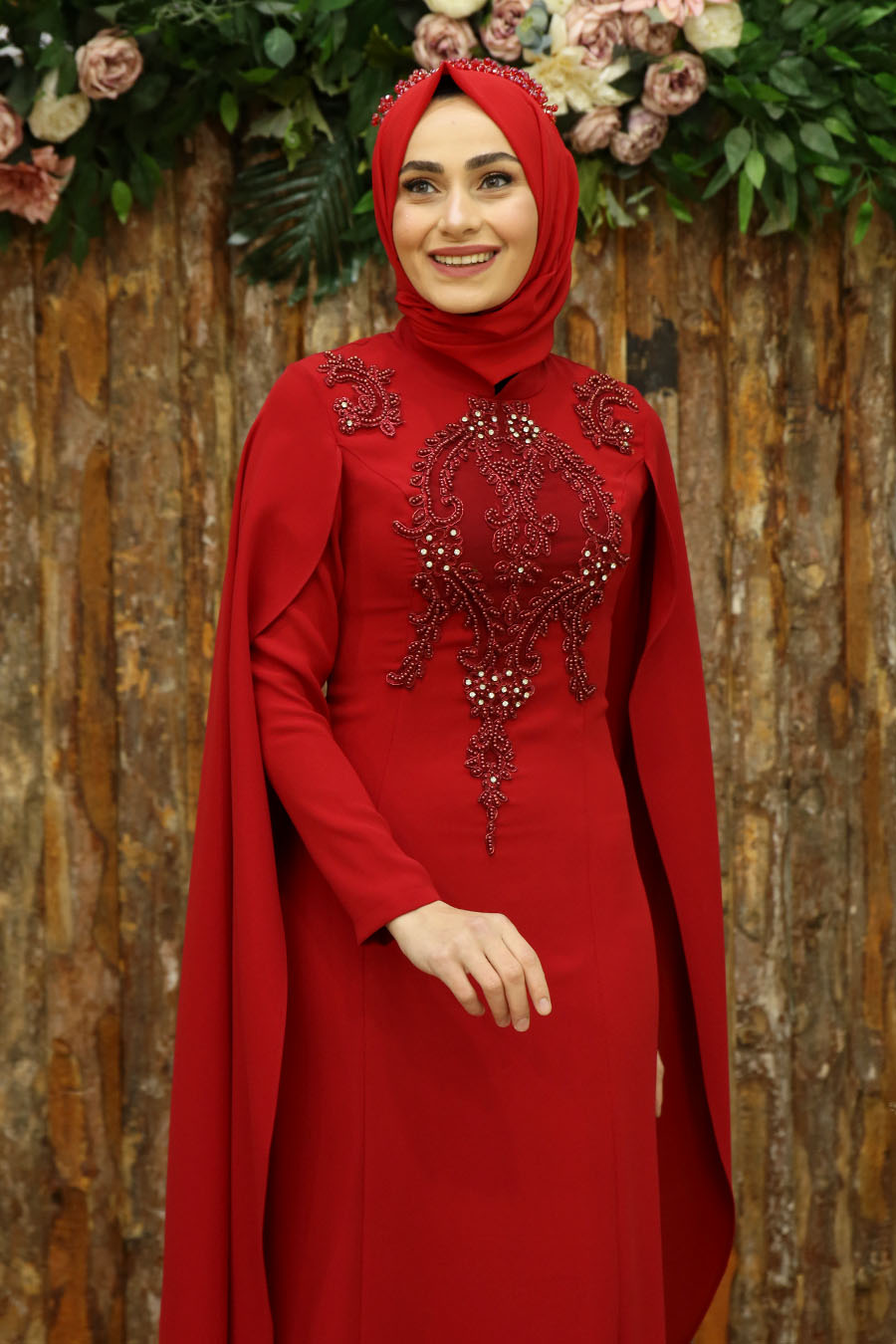 Kolları Pelerinli Tesettür Abiye Elbise - Kırmızı Kolları Pelerinli Tesettür Abiye Elbise - Kırmızı