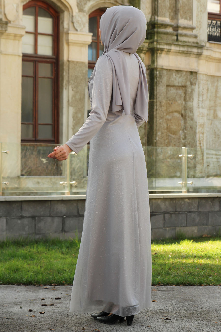 Nervür Detaylı Simli Tesettür Abiye Elbise - Gri