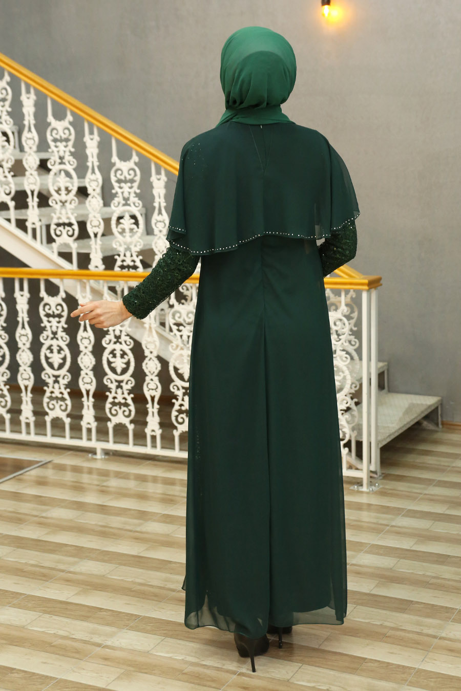Omuzları Pelerinli Tesettür Abiye Elbise - Yeşil 
