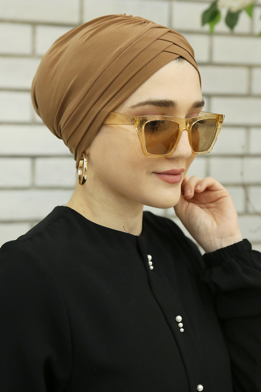 Önü Çapraz Bone Şal - Taba Önü Çapraz Bone Şal - Taba