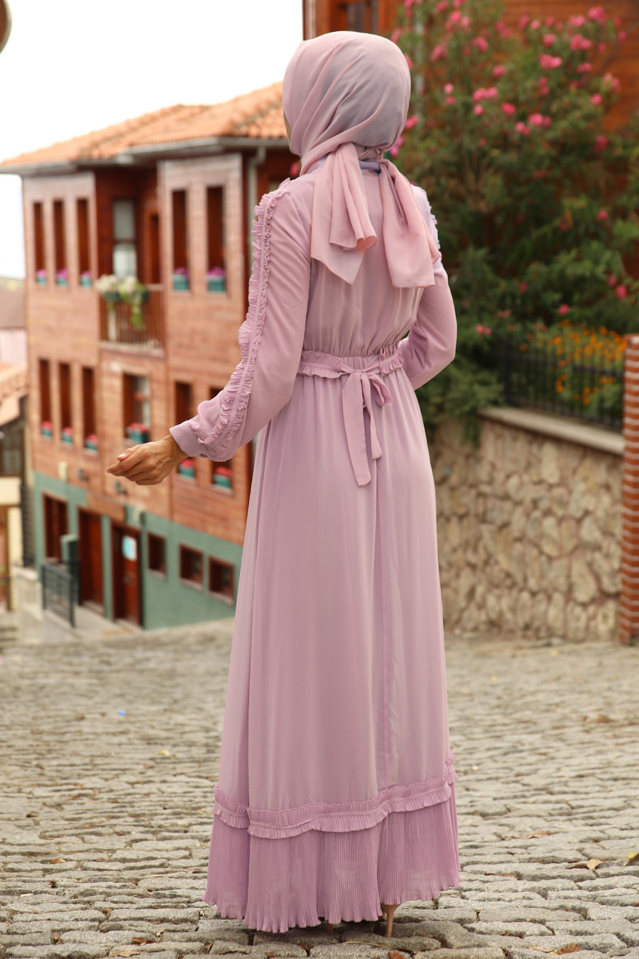 Pilise Detaylı Fırfırlı Tesettür Elbise - Lila 