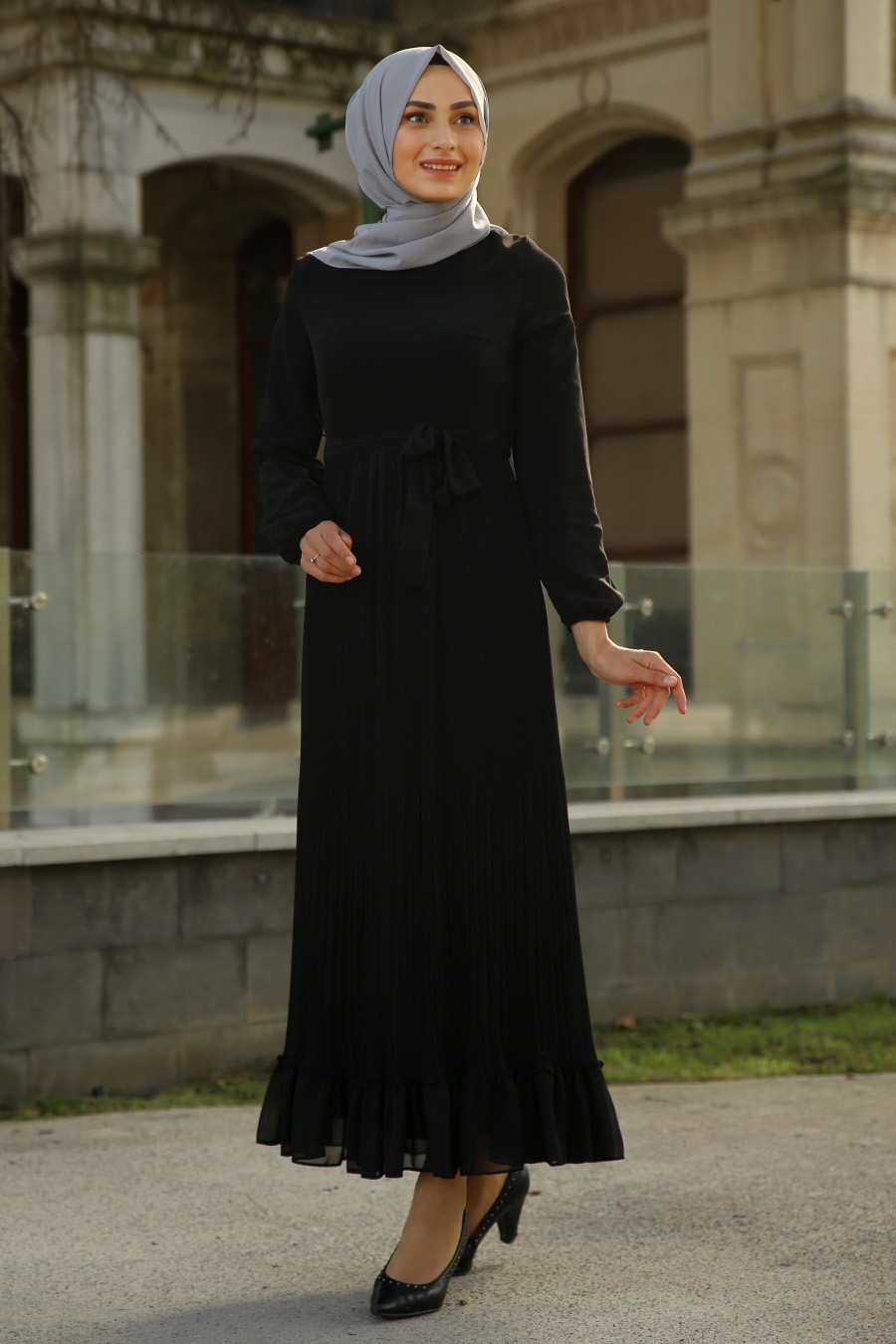 Piliseli Tesettür Elbise - Siyah Piliseli Tesettür Elbise - Siyah