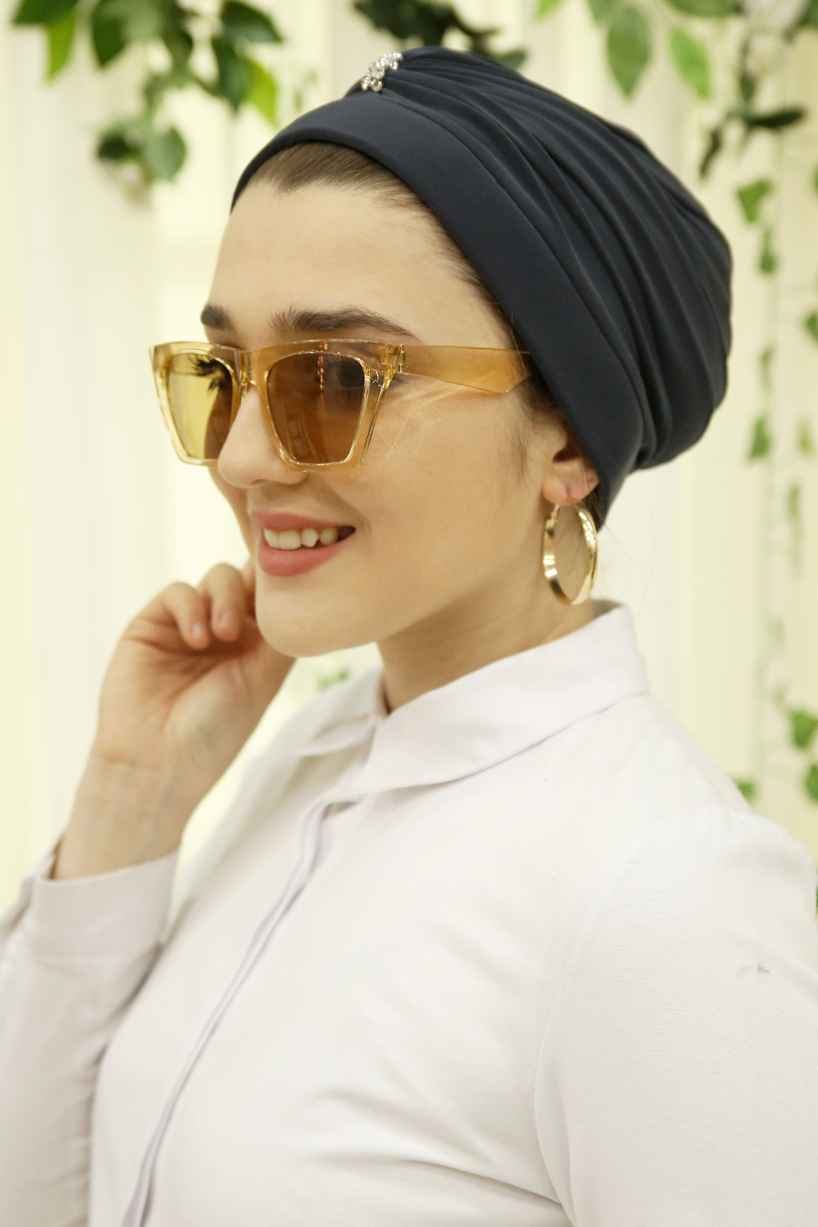 Taş Detaylı Bone Şal - Füme