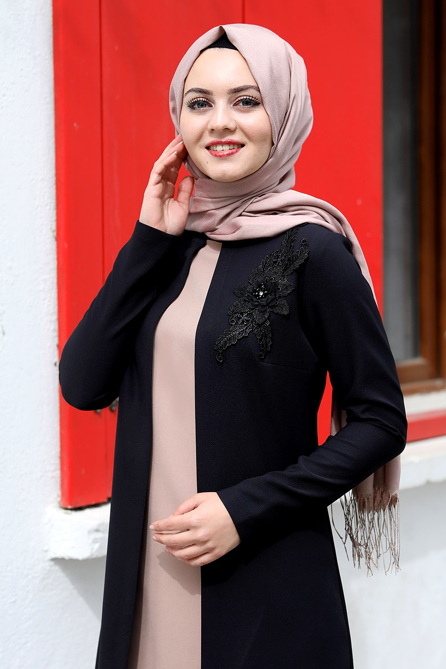Yakası Detaylı Pantolonlu Tesettür Takım - Siyah Yakası Detaylı Pantolonlu Tesettür Takım - Siyah