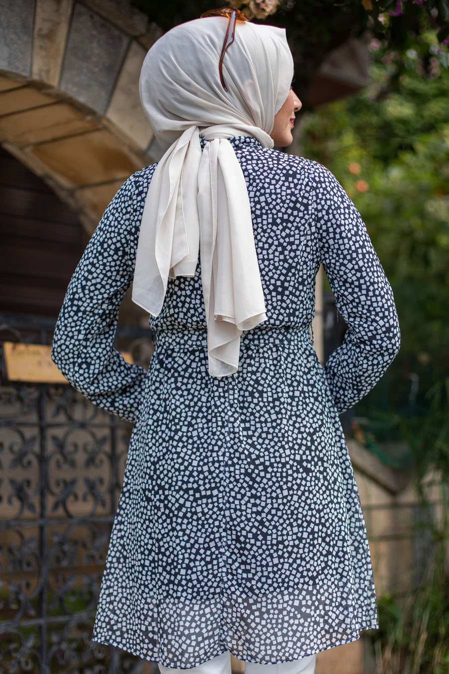 Yakası Fırfırlı Tunik - Siyah