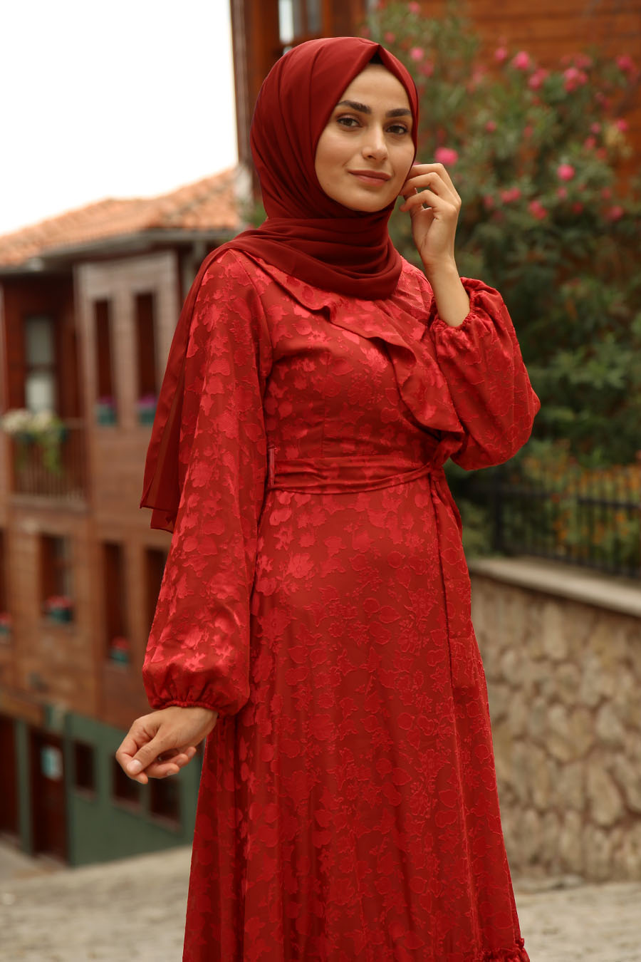 Yakası Fırfırlı Tesettür Elbise - Kırmızı