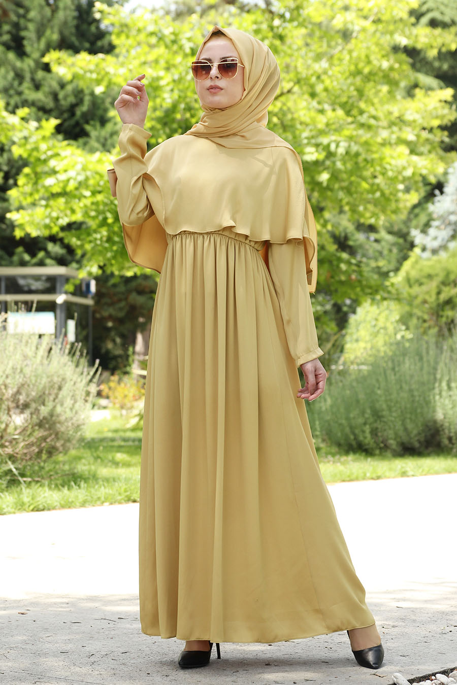 Yarım Pelerinli Tesettür Elbise - Gold