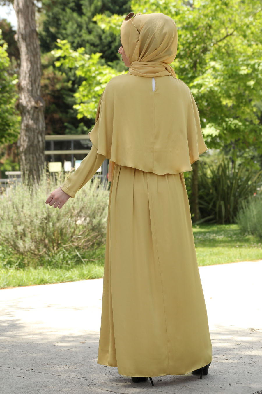 Yarım Pelerinli Tesettür Elbise - Gold