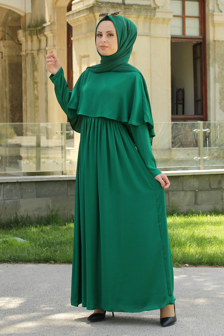 Yarım Pelerinli Tesettür Elbise - Yeşil